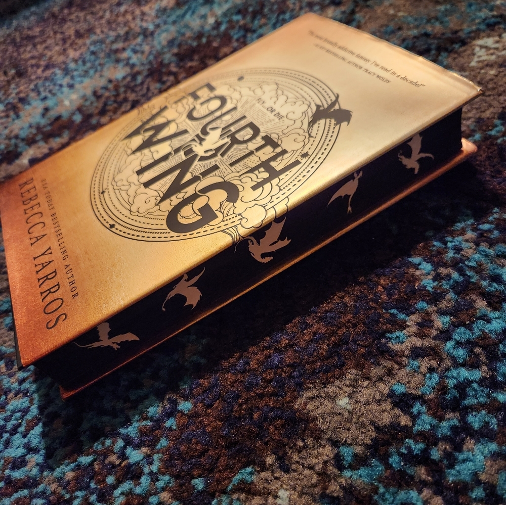 (1st Edition) EUC Fourth Wing by Rebecca Yarros